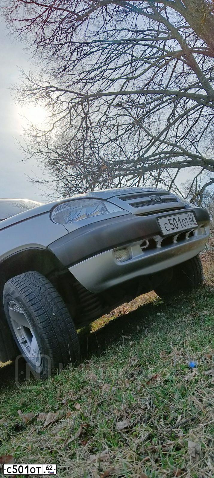 Фото автомобиля CHEVROLET NIVA, 2006 — госномер С501ОТ62. Цвет: СВЕТЛО -СЕРЕБР. -МЕТАЛЛ