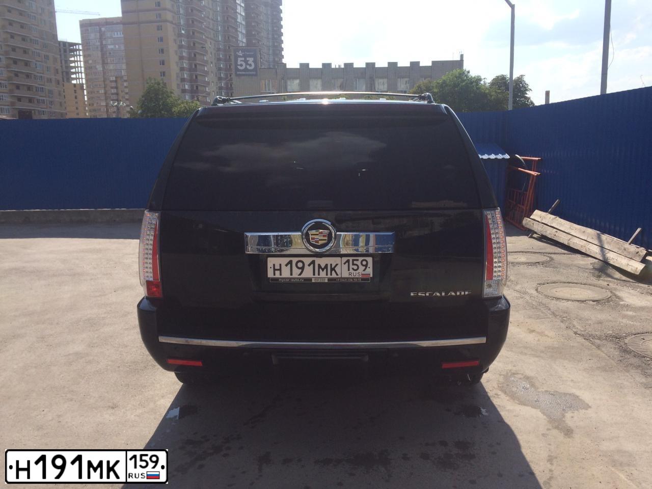 Фото автомобиля CADILLAC ESCALADE, 2013 — госномер К135УР186. Цвет: ЧЕРНЫЙ МЕТАЛЛИК