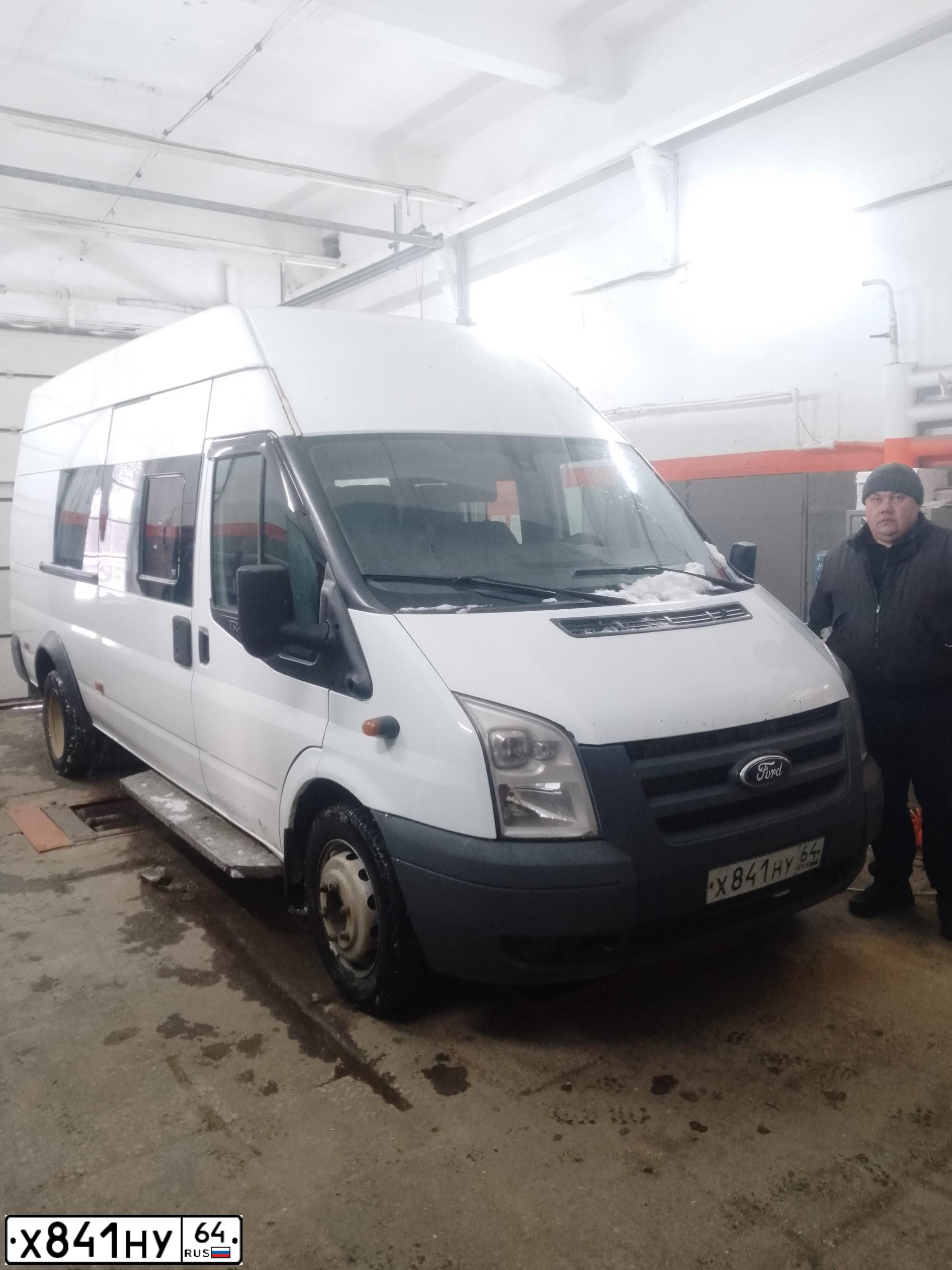 Фото автомобиля FORD TRANSIT, 2011 — госномер Х841НУ64. Цвет: Белый