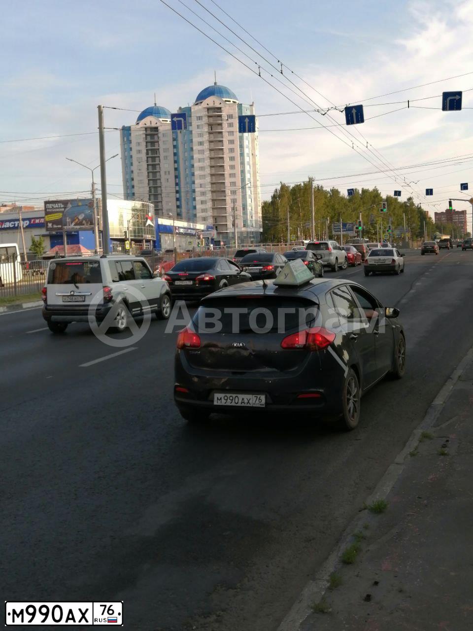 Фото автомобиля КИА JD (СИД), 2013 — госномер М078КХ76. Цвет: СЕРЫЙ