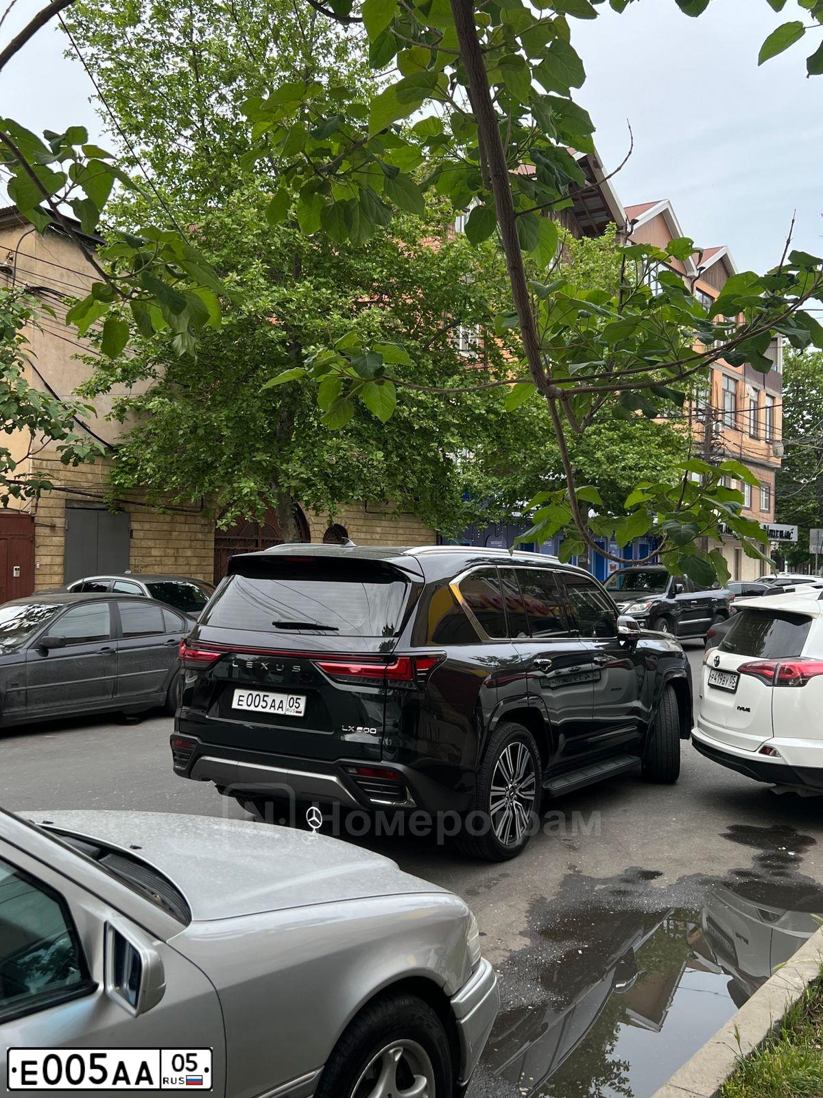 Фото автомобиля LADA 2172 PRIORA, 2012 — госномер Е005АА64. Цвет: СРЕДНИЙ СЕРО-ЗЕЛЕНЫЙ