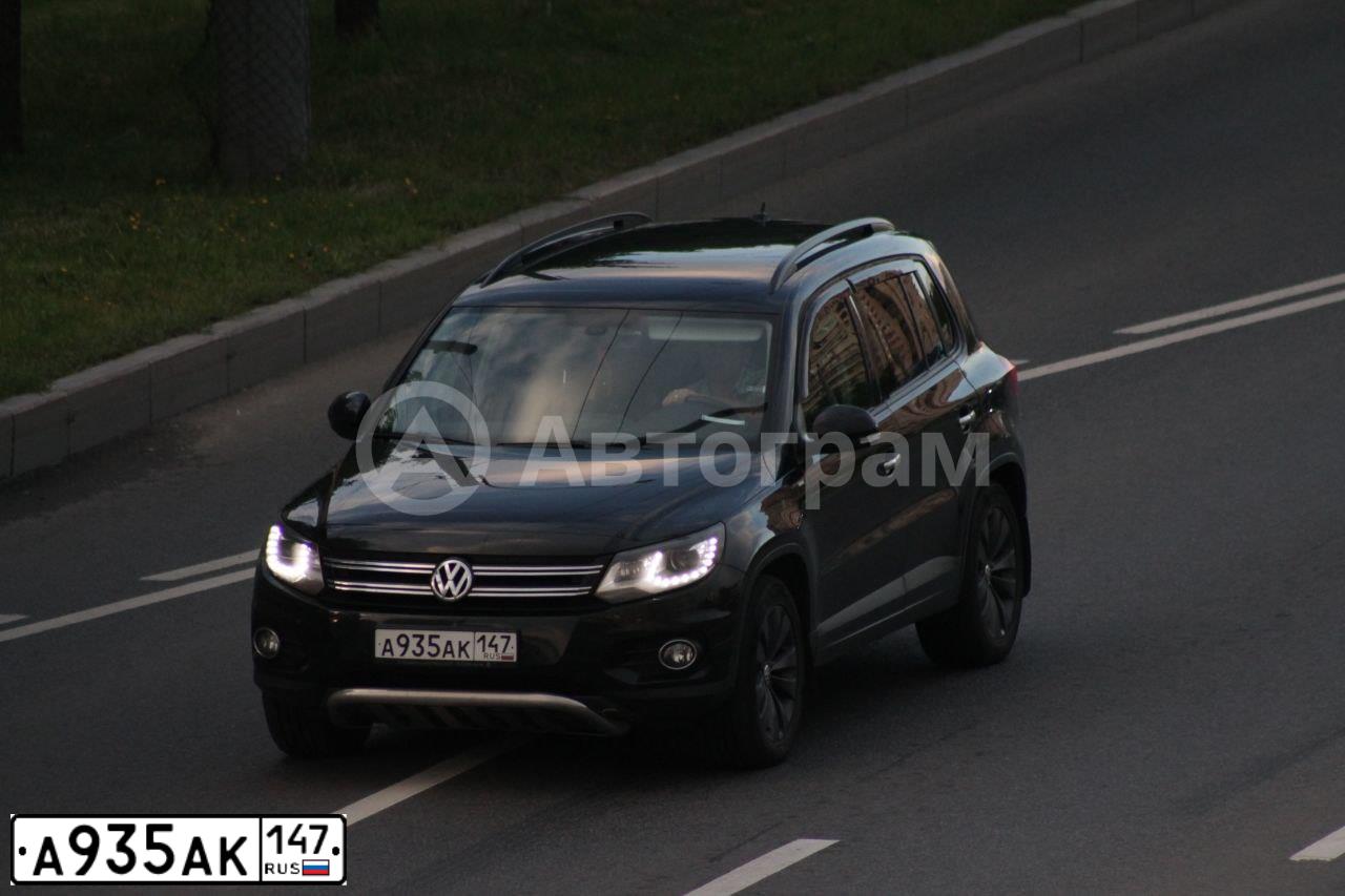 Фото автомобиля VOLKSWAGEN TIGUAN, 2014 — госномер С243РС178. Цвет: ЧЕРНЫЙ