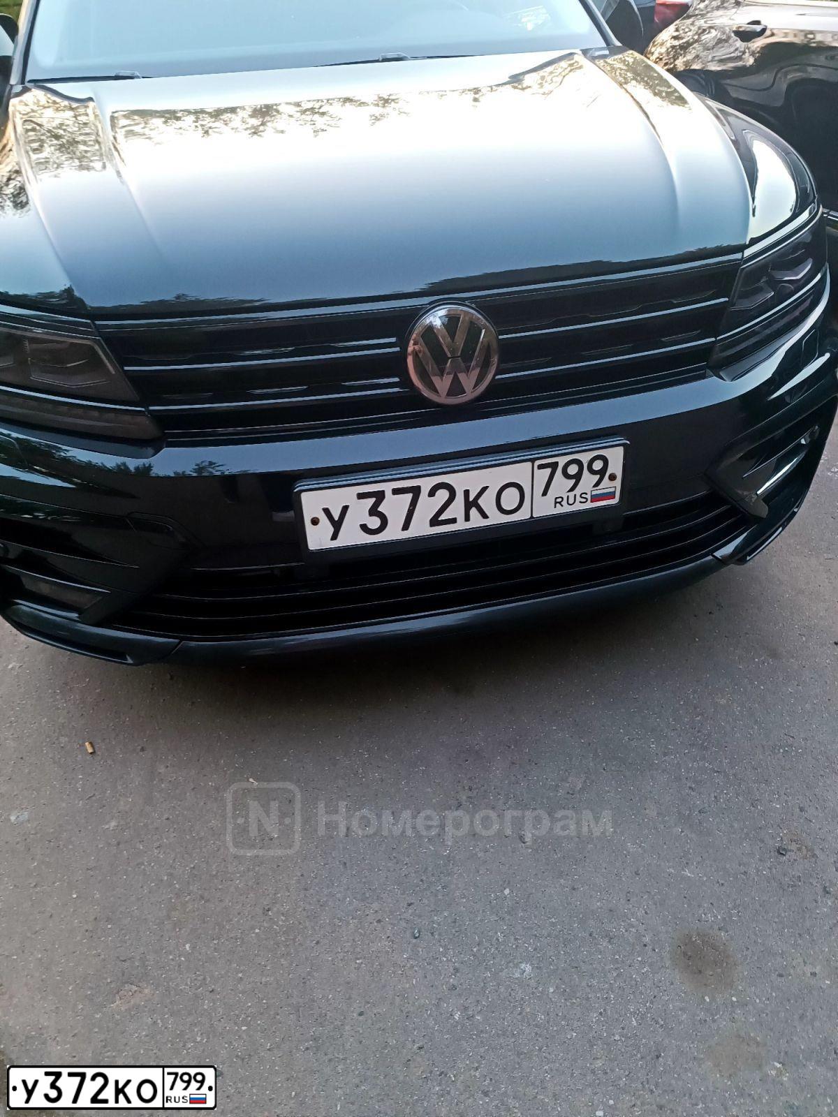 Фото автомобиля VOLKSWAGEN TIGUAN, 2018 — госномер У372КО799. Цвет: ЧЕРНЫЙ