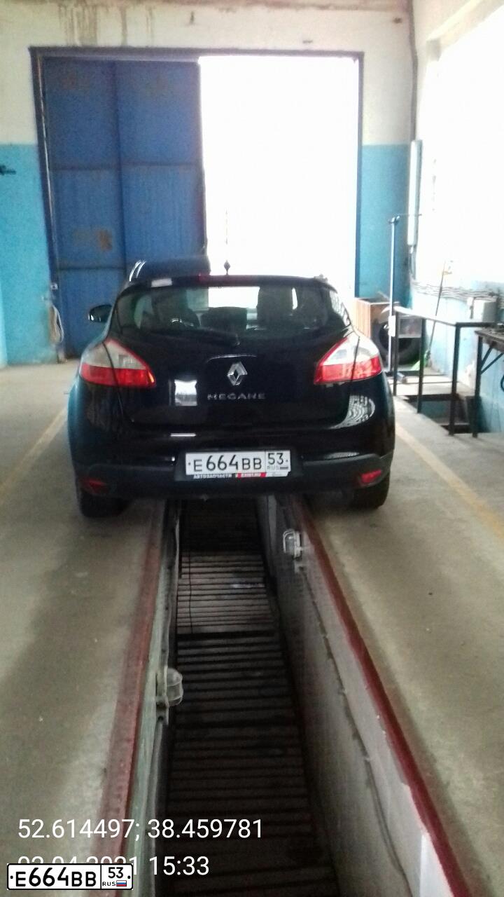 Фото автомобиля RENAULT MEGANE, 2013 — госномер Е664ВВ53. Цвет: ЧЕРНЫЙ