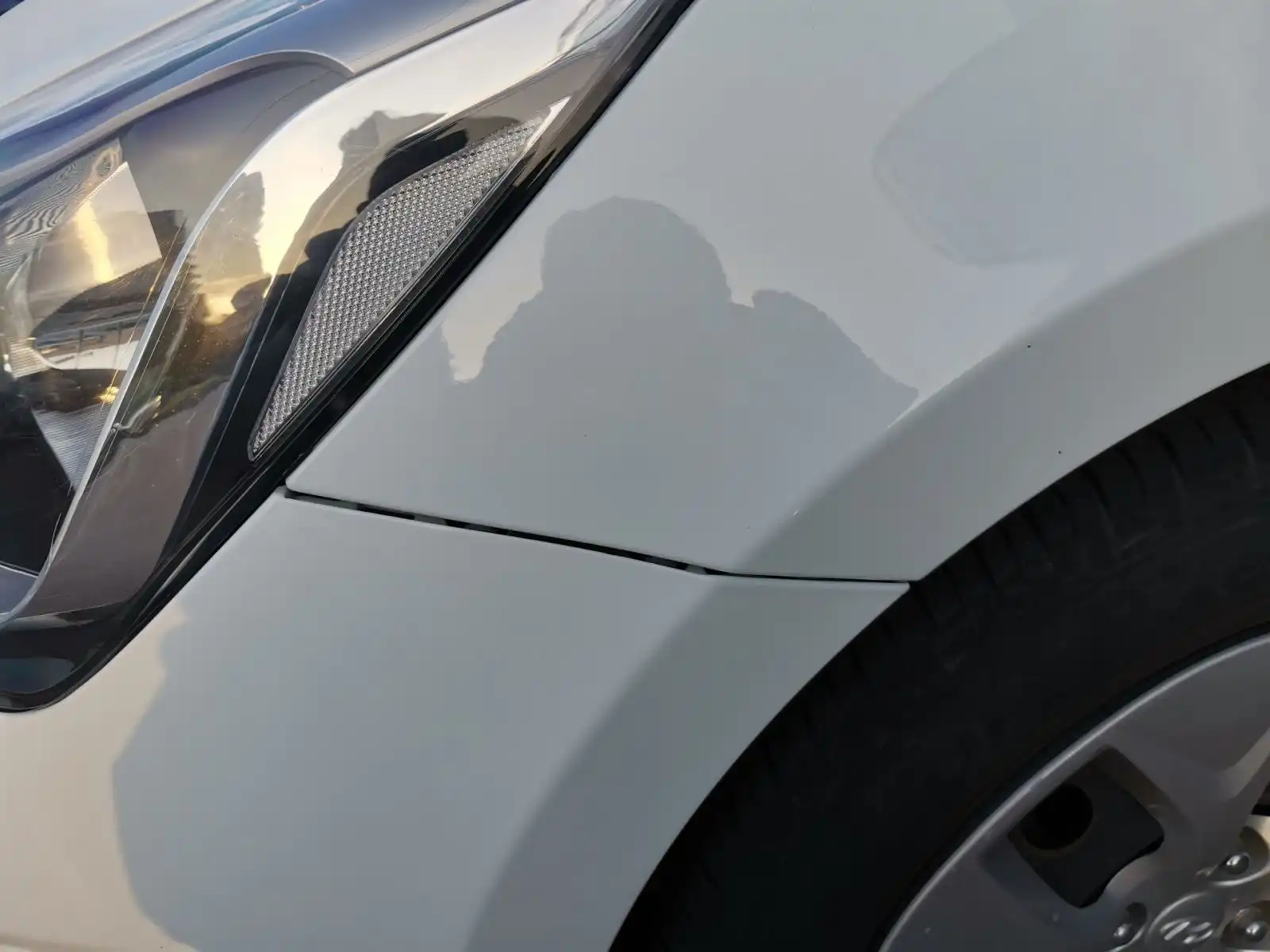 Фото автомобиля HYUNDAI SOLARIS, 2015 — госномер Т447МЕ178. Цвет: БЕЛЫЙ