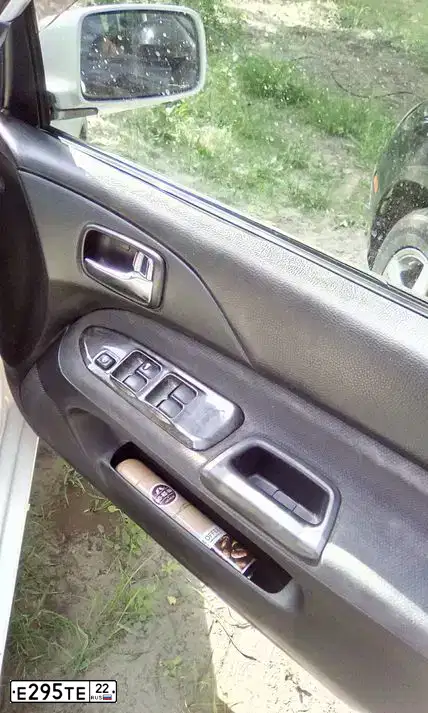 Фото автомобиля TOYOTA LANDCRUISER, 2010 — госномер Е007АР54. Цвет: БЕЛЫЙ