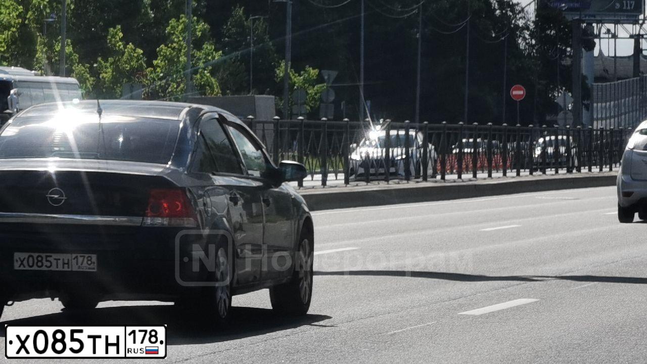 Фото автомобиля OPEL ASTRA, 2008 — госномер Х085ТН178. Цвет: ЧЕРНЫЙ