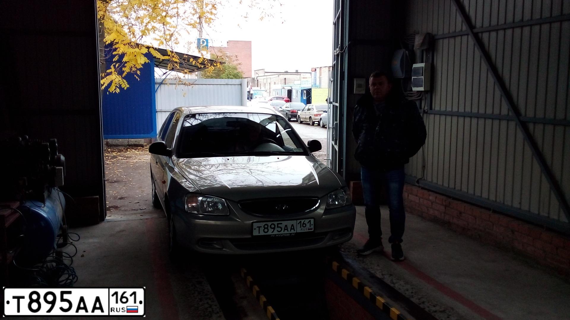Фото автомобиля TAGAZ ACCENT, 2007 — госномер Т895АА161. Цвет: СВЕТЛО-БЕЖЕВЫЙ