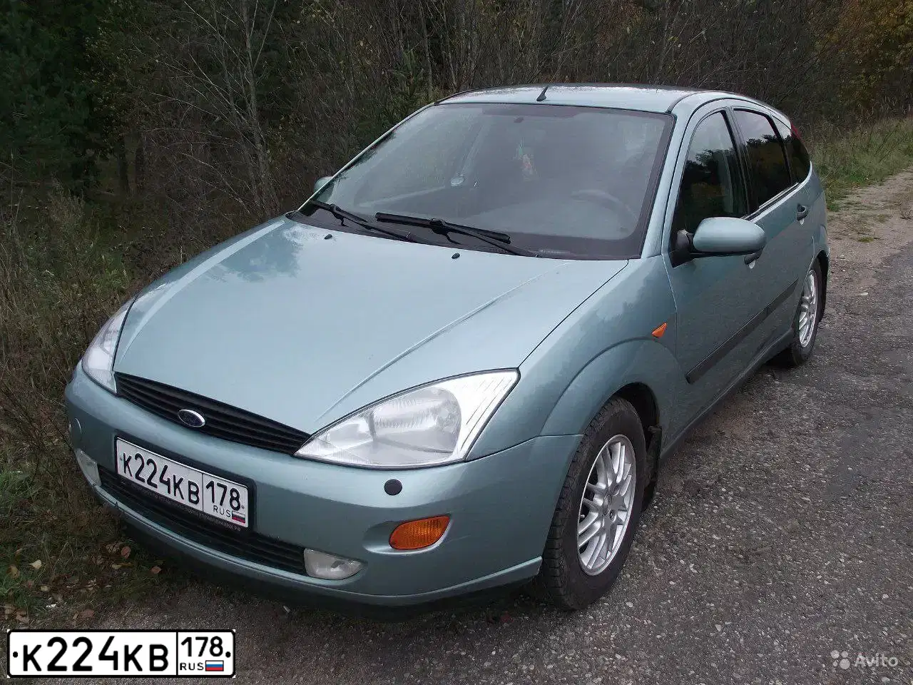 Фото автомобиля FORD FOCUS, 2001 — госномер Е658НА193. Цвет: СЕРО-ЗЕЛЕНЫЙ