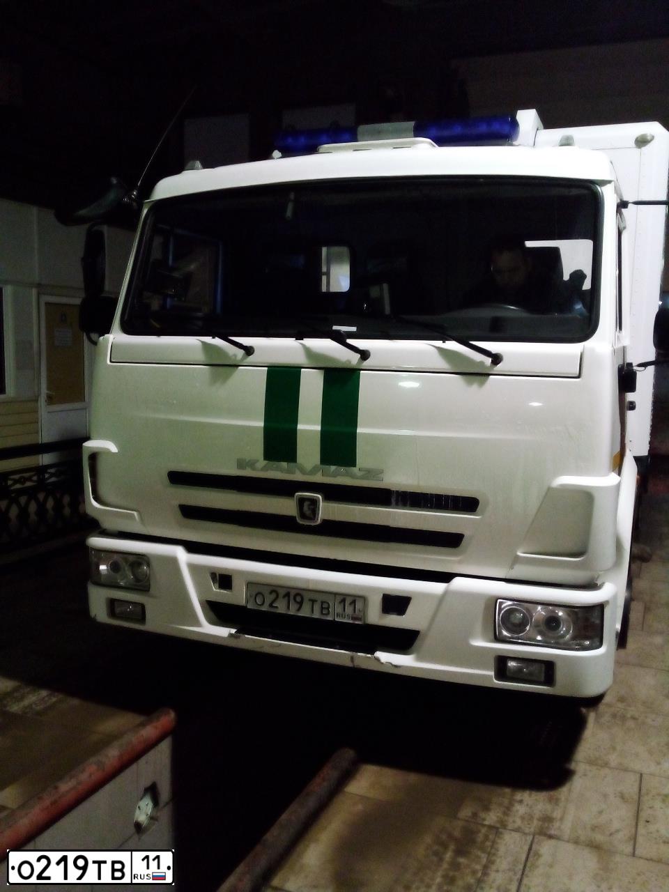 Фото автомобиля KAMAZ 4308 /4X2/, 2013 — госномер О219ТВ11. Цвет: ЦВ СХ А69 ПО ГОСТ Р 50574-2019
