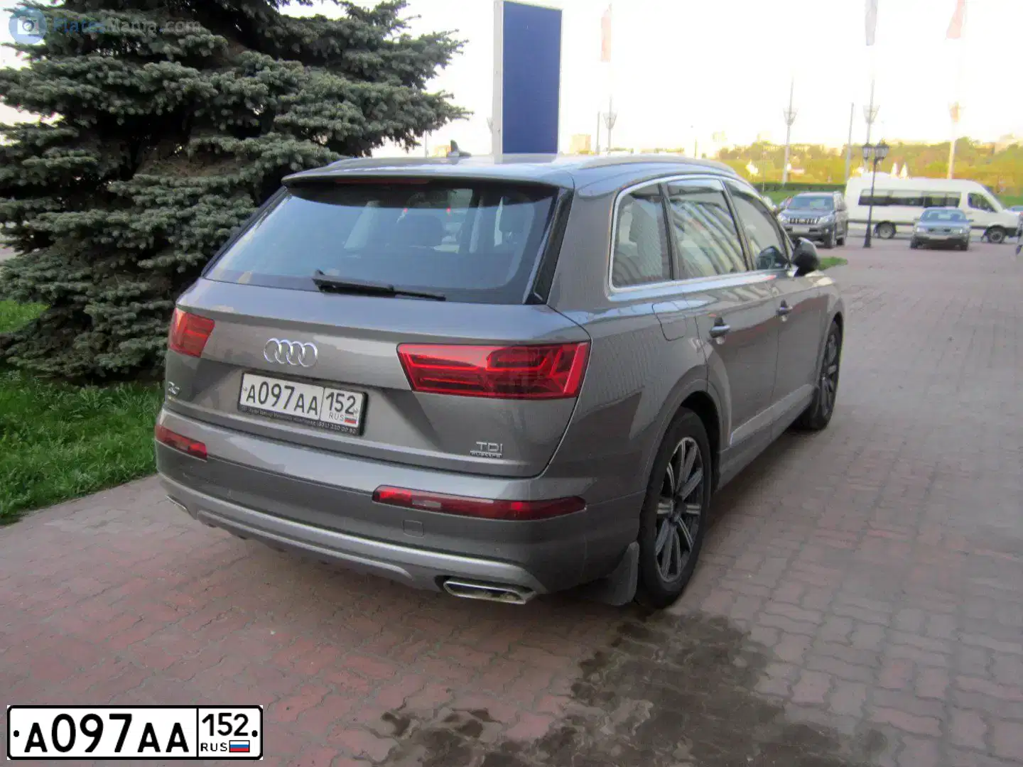 Фото автомобиля LANDROVER DISCOVERY, 2012 — госномер М243ХХ65. Цвет: ЧЕРНЫЙ