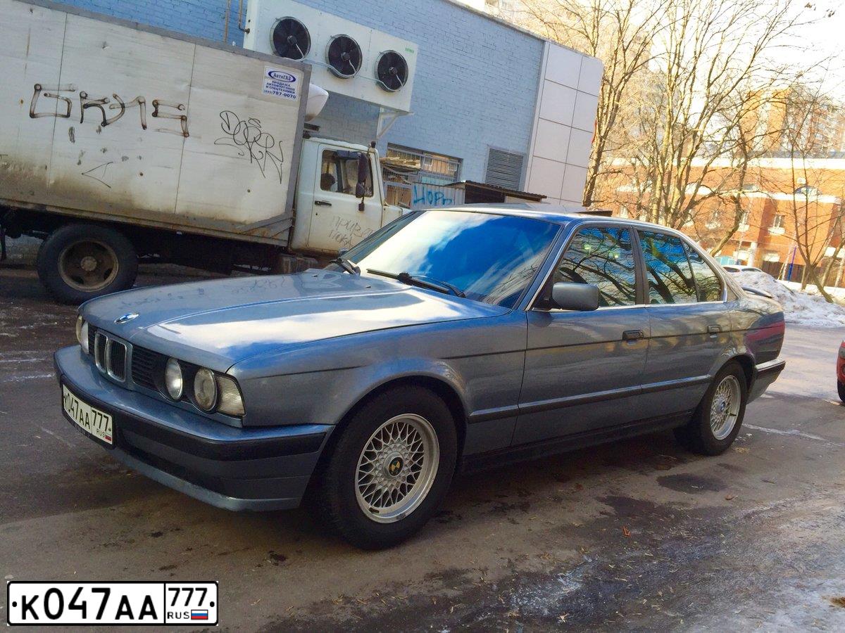 Фото автомобиля BMW 525I, 1993 — госномер В737ВР550. Цвет: СЕРЫЙ