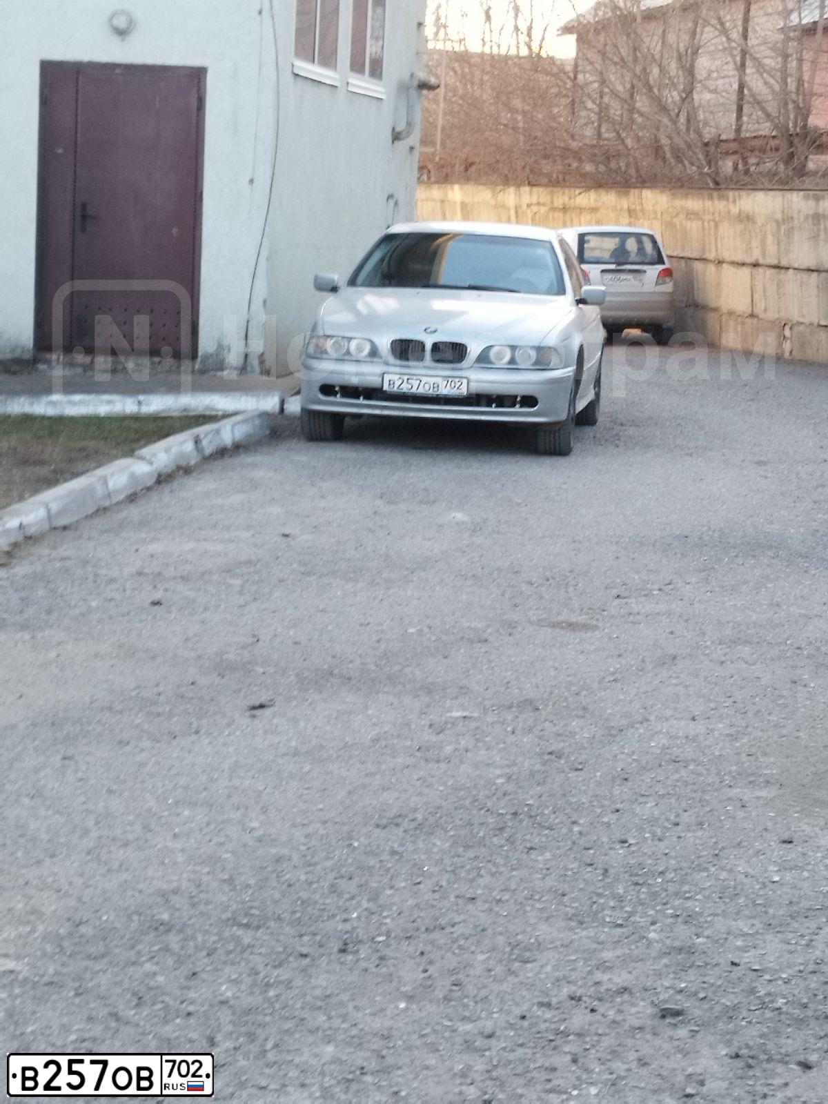 Фото автомобиля BMW SERIE 5, 2003 — госномер В257ОВ702. Цвет: СЕРЫЙ