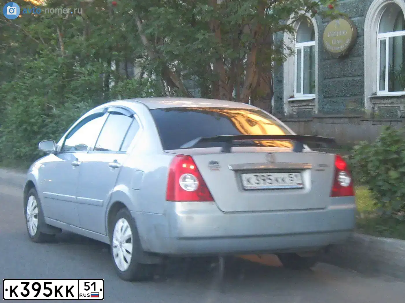 Фото автомобиля TAGAZ VORTEX ESTINA, 2009 — госномер Т772КУ51. Цвет: серебристый
