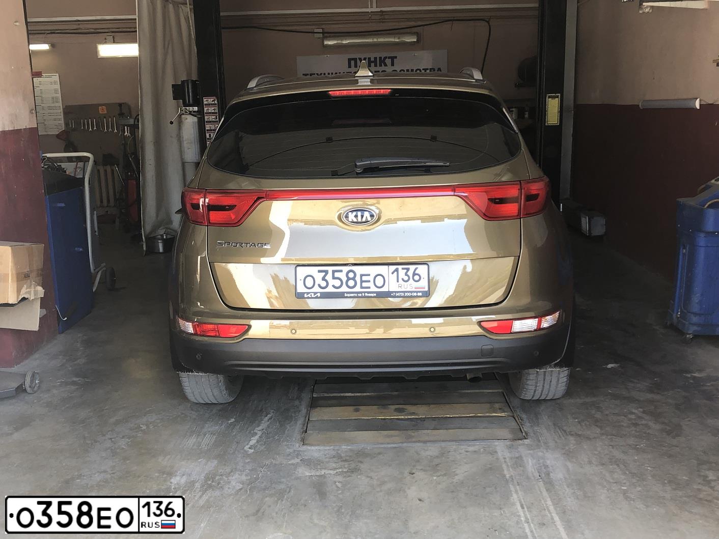 Фото автомобиля KIA SPORTAGE, 2016 — госномер Р810АС48. Цвет: ЖЕЛТО-ЗЕЛЕНЫЙ
