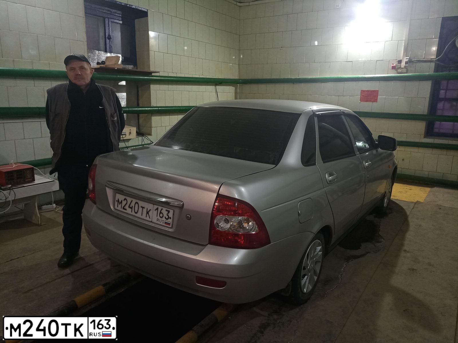 Фото автомобиля LADA 2170 PRIORA, 2009 — госномер В527ЕР156. Цвет: СВЕТЛО-СЕРЕБРИСТЫЙ МЕТАЛЛ
