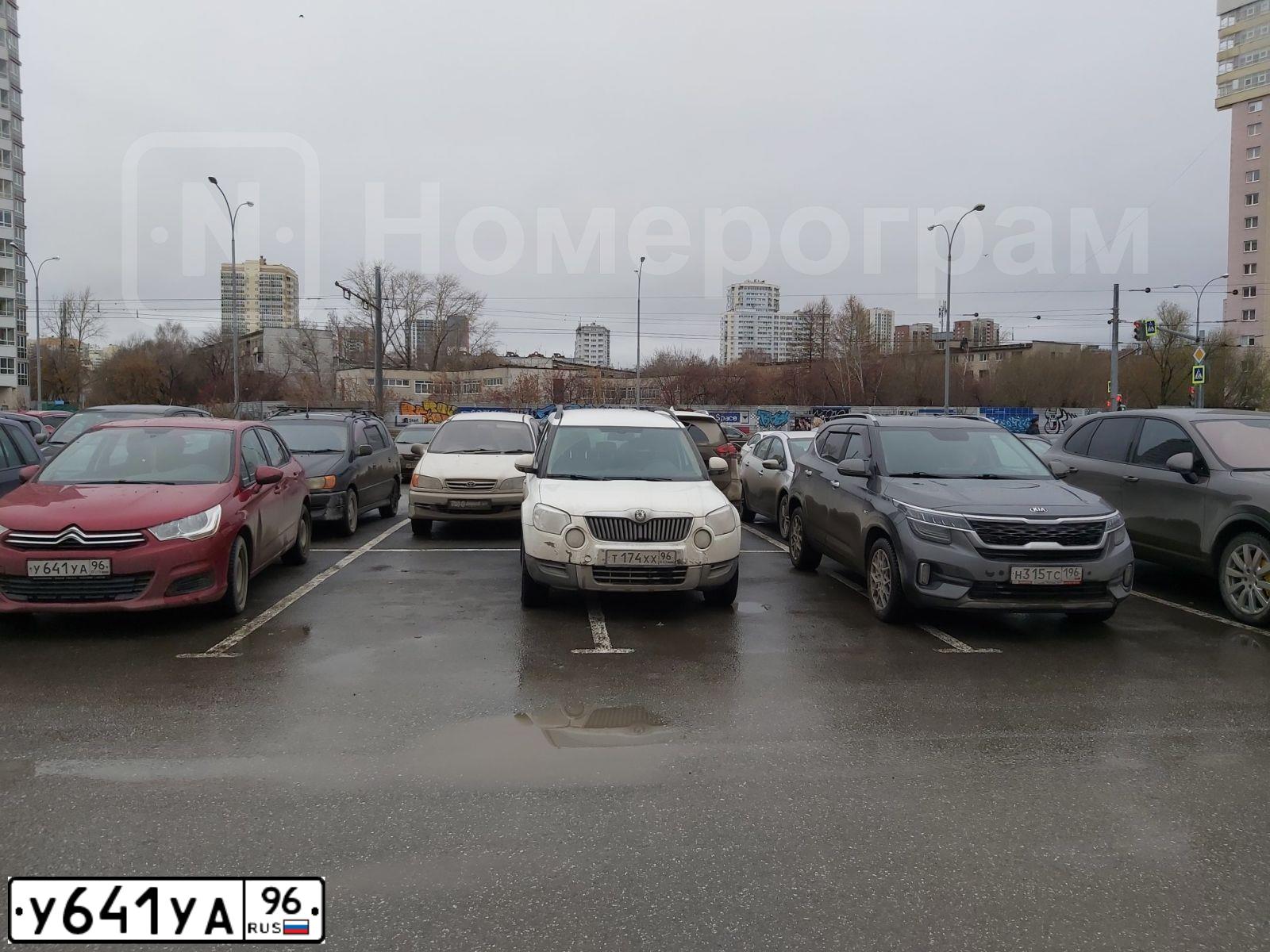 Фото автомобиля VOLVO XC90, 2005 — госномер У641ОУ96. Цвет: СИНИЙ