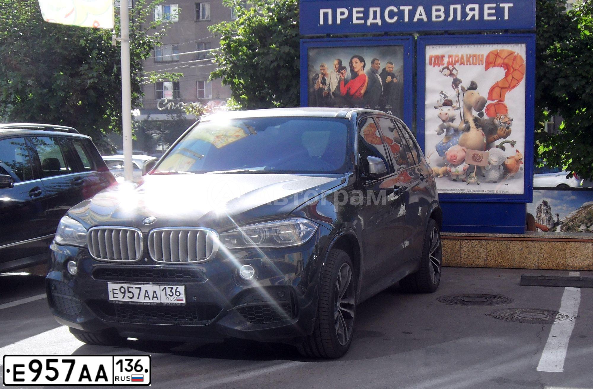 Фото автомобиля BMW X5M, 2014 — госномер Е957АА136. Цвет: ТЕМНО-СИНИЙ