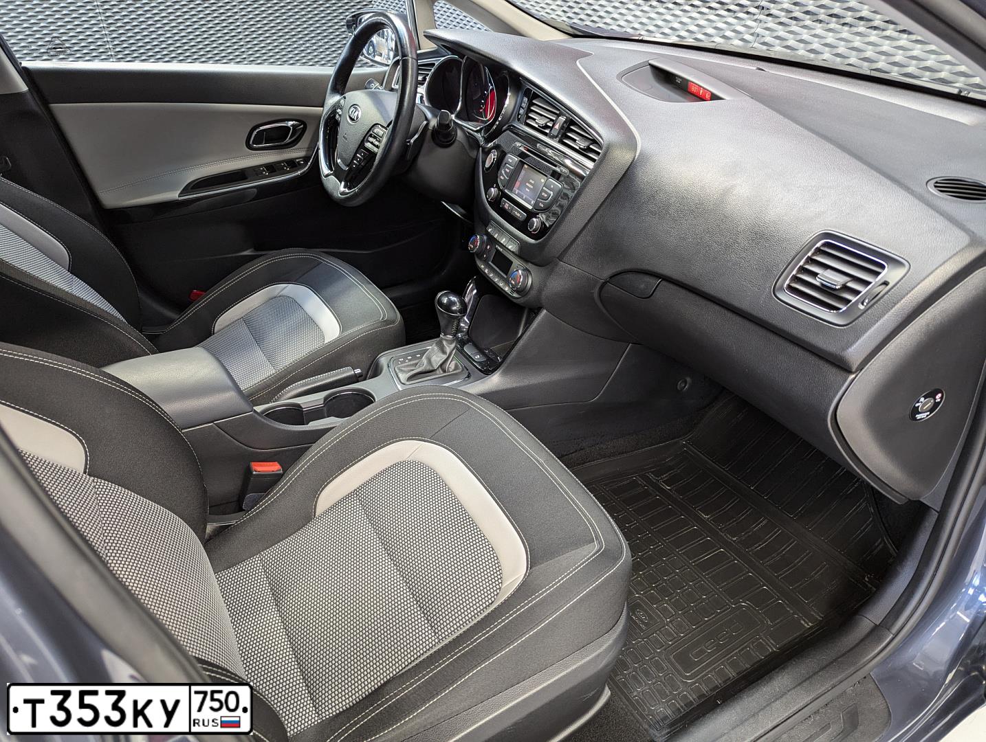Фото автомобиля KIA CEED, 2015 — госномер М415МА774. Цвет: синий
