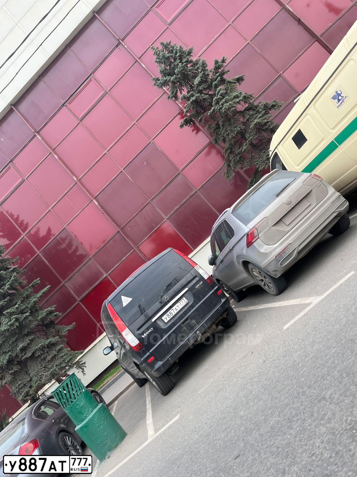 Фото автомобиля MERCEDES VIANO, 2009 — госномер У555ТР197. Цвет: ЧЕРНЫЙ