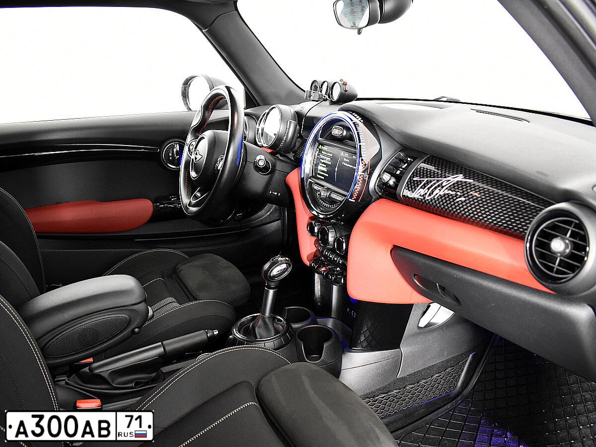 Фото автомобиля BMW X6, 2015 — госномер У634УЕ152. Цвет: ЧЕРНЫЙ