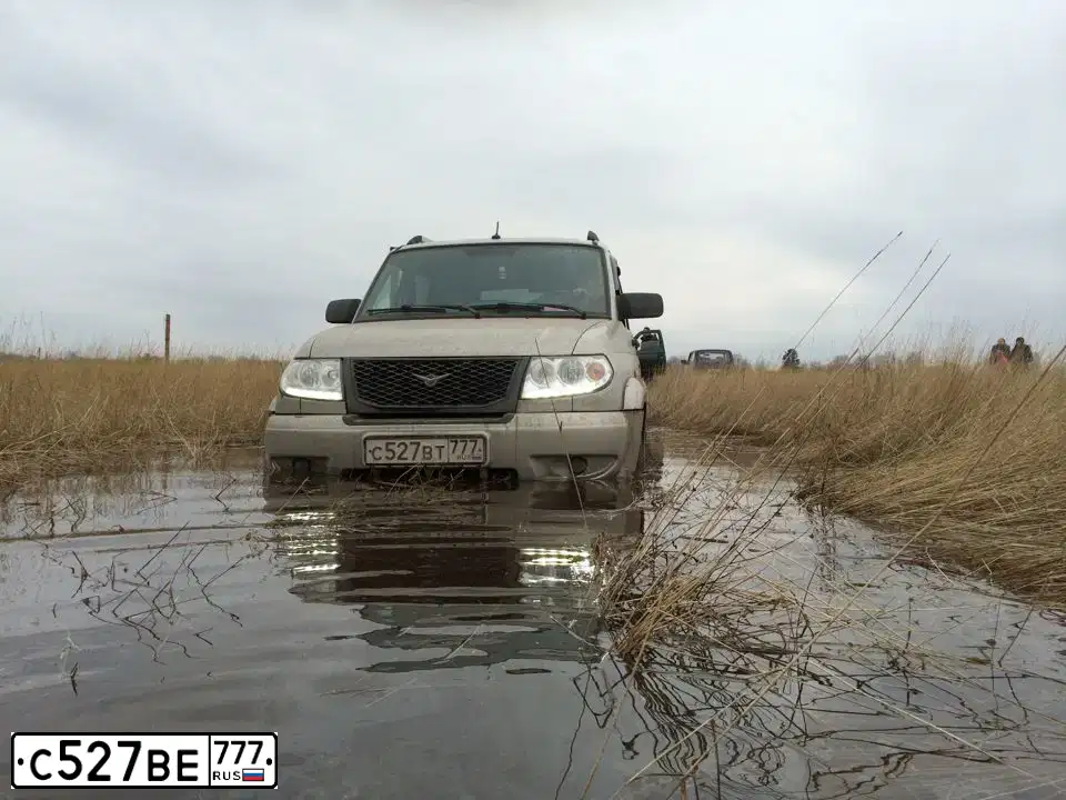 Фото автомобиля MITSUBISHI PAJERO, 2013 — госномер С527ВЕ777. Цвет: Белый