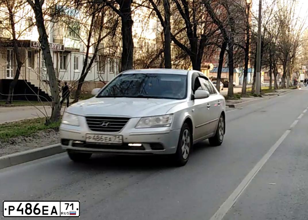 Фото автомобиля HYUNDAI SONATA, 2008 — госномер Р486ЕА71. Цвет: Серебристый