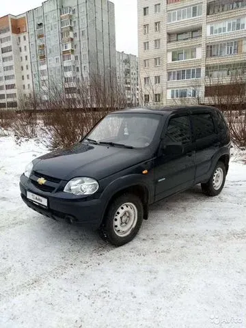 Фото автомобиля CHEVROLET NIVA, 2010 — госномер О061ВР11. Цвет: ЧЕРНО-СИНИЙ МЕТАЛЛИК