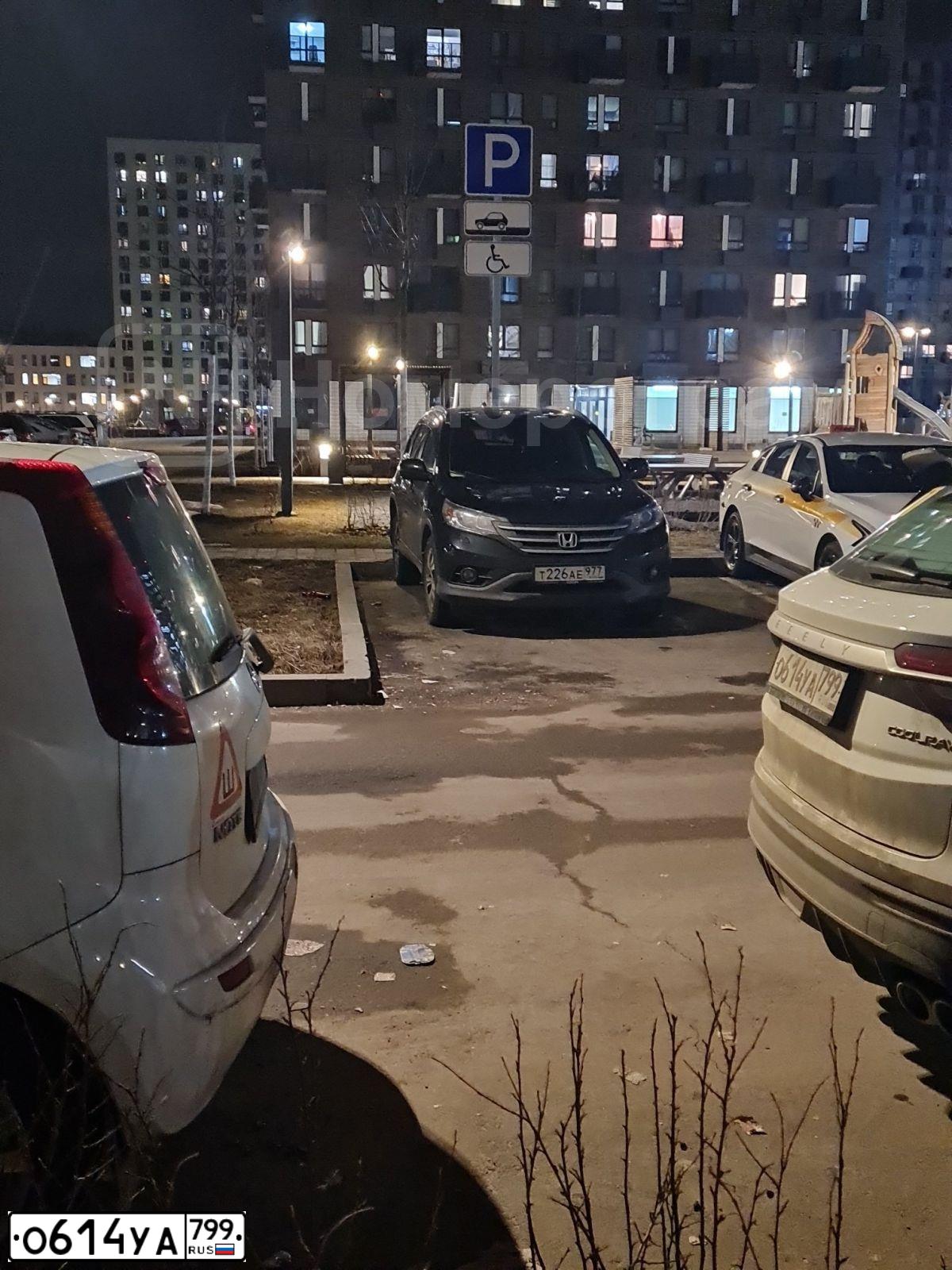 Фото автомобиля GEELY COOLRAY DА41КЕ5, 2021 — госномер О614УА799. Цвет: Белый