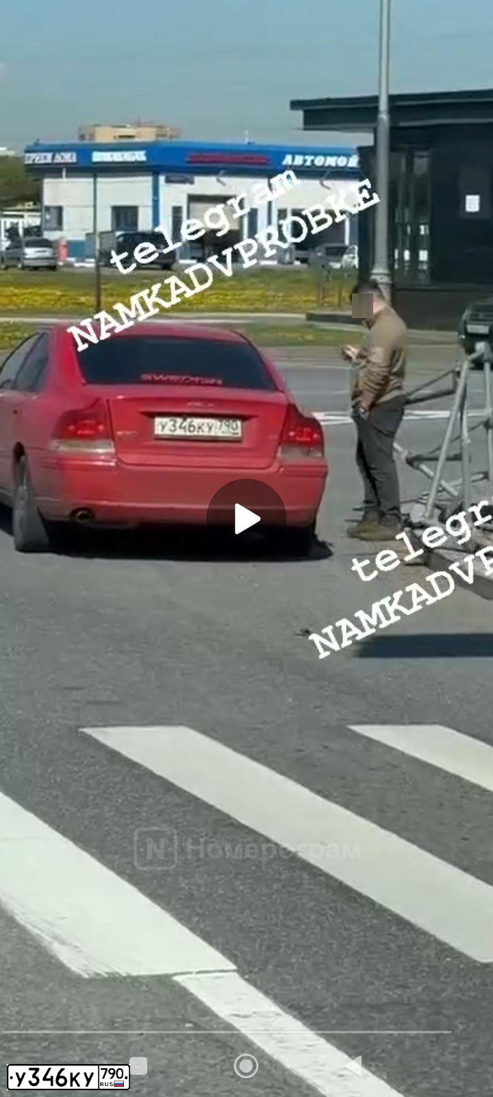 Фото автомобиля VOLVO S60, 2006 — госномер К243НА177. Цвет: Красный