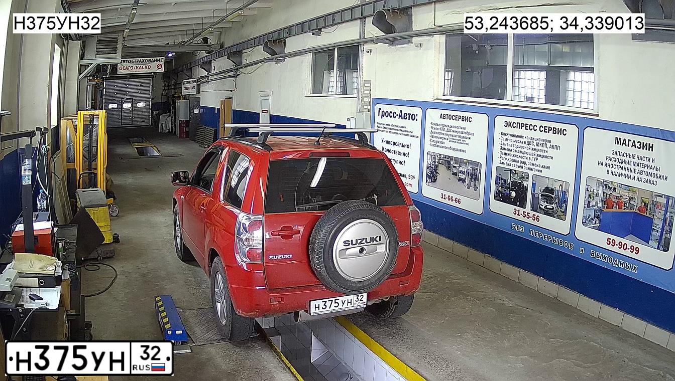 Фото автомобиля SUZUKI GRAND VITARA, 2006 — госномер Н375УН32. Цвет: Красный