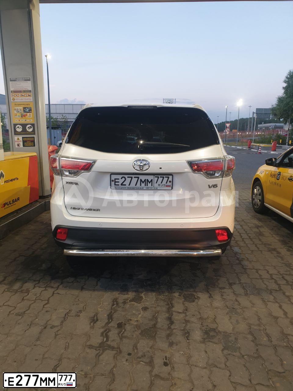 Фото автомобиля TOYOTA HIGHLANDER, 2014 — госномер Е277ММ777. Цвет: БЕЛЫЙ