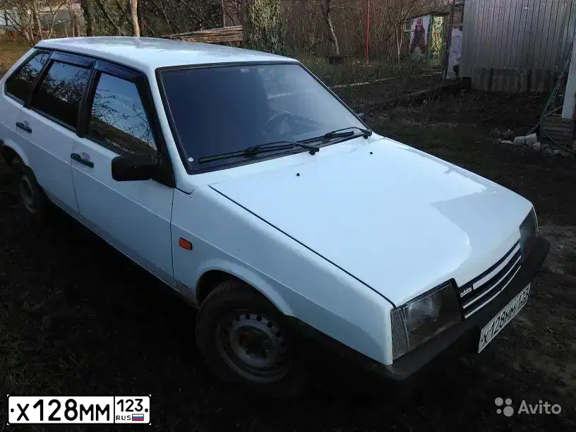Фото автомобиля LADA 2109 SAMARA, 1998 — госномер Х128ММ123. Цвет: Белый