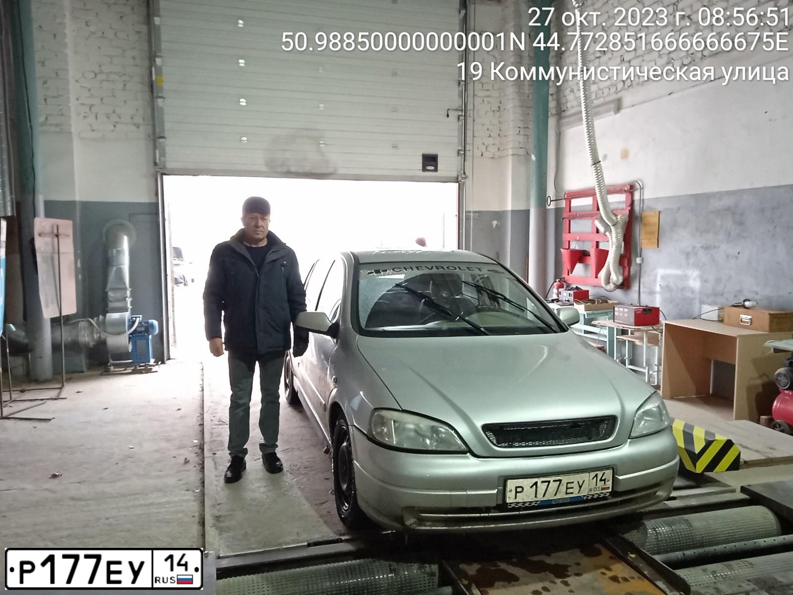Фото автомобиля CHEVROLET VIVA, 2005 — госномер Р177ЕУ14. Цвет: Светло-серебристый металик