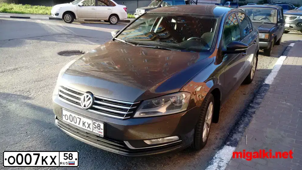 Фото автомобиля VOLKSWAGEN PASSAT, 2012 — госномер О007КХ58. Цвет: Коричневый