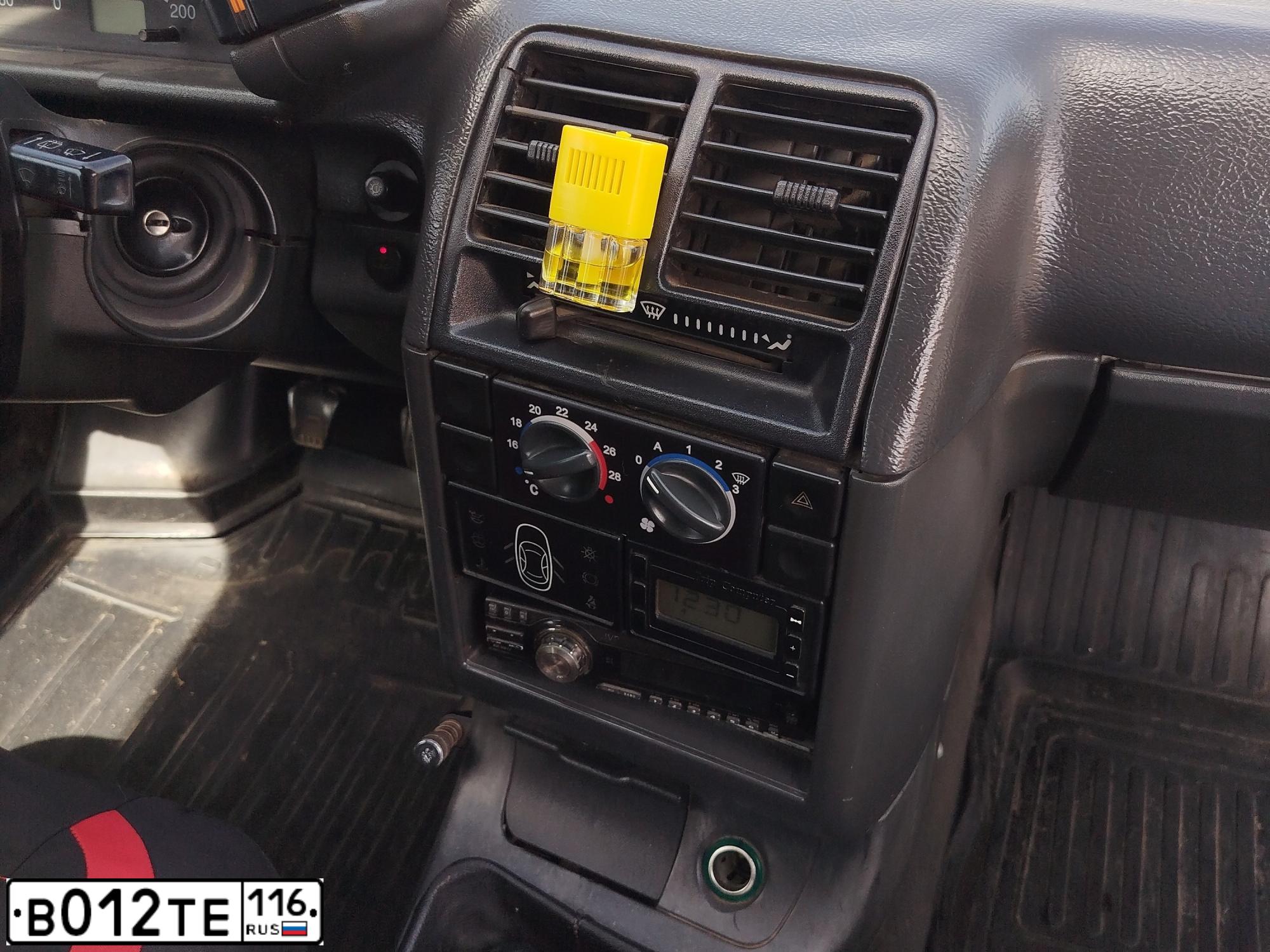 Фото автомобиля LADA 2112 LADA, 2006 — госномер В012ТЕ116. Цвет: СРЕДНИЙ СЕРО-ЗЕЛЕНЫЙ МЕТ
