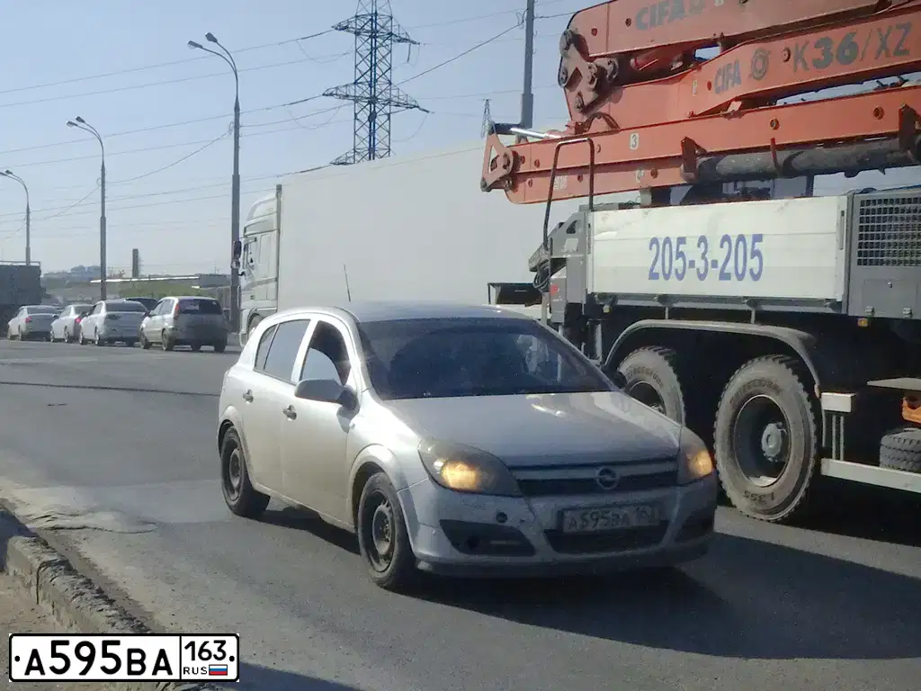 Фото автомобиля OPEL ASTRA, 2004 — госномер В668АК156. Цвет: Серебристый