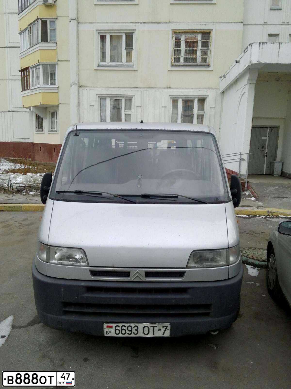 Фото автомобиля LADA 2105, 2008 — госномер У022ВЕ47. Цвет: Темно-зеленый