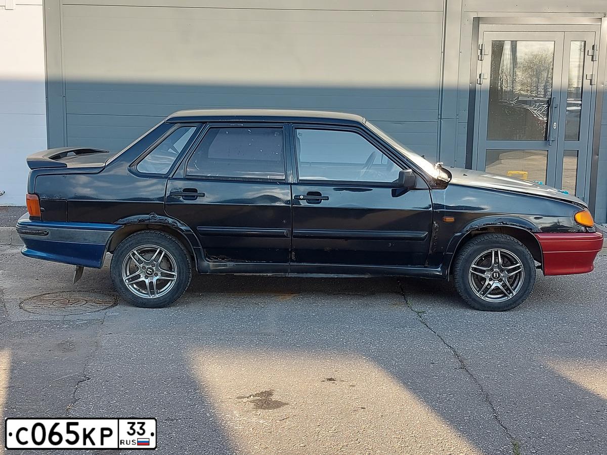 Фото автомобиля LADA 2115 SAMARA, 2010 — госномер С065КР33. Цвет: ЧЕРНО-СИНИЙ