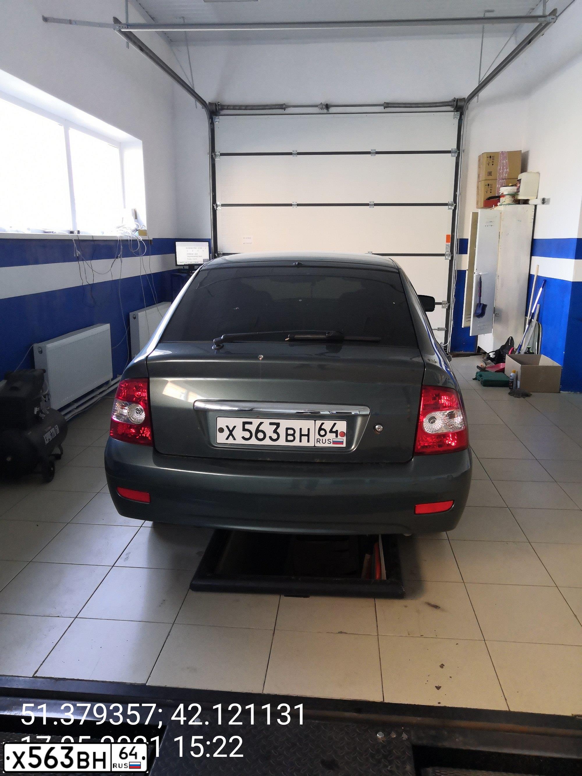 Фото автомобиля LADA 2172 PRIORA, 2011 — госномер Х563ВН64. Цвет: СЕРО-СИНЕ-ЗЕЛЕНЫЙ