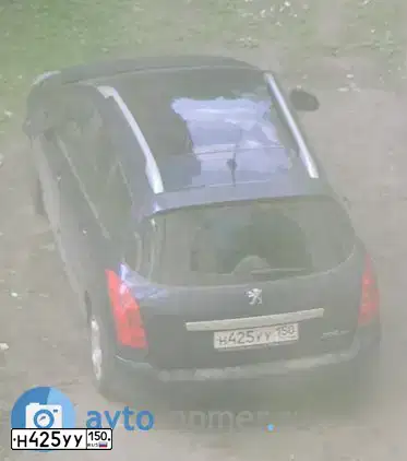 Фото автомобиля PEUGEOT 308, 2008 — госномер Н425УУ150. Цвет: СИНИЙ