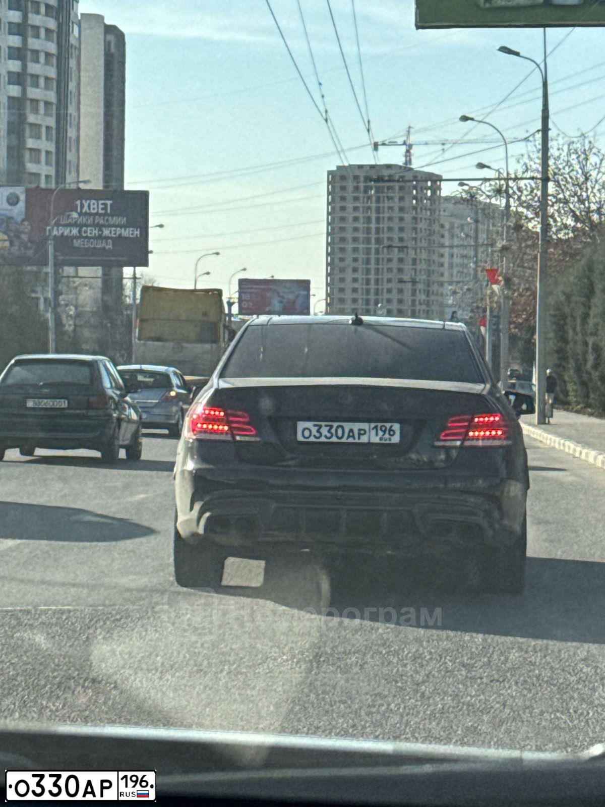 Фото автомобиля TOYOTA CAMRY, 2020 — госномер О330АР196. Цвет: Белый