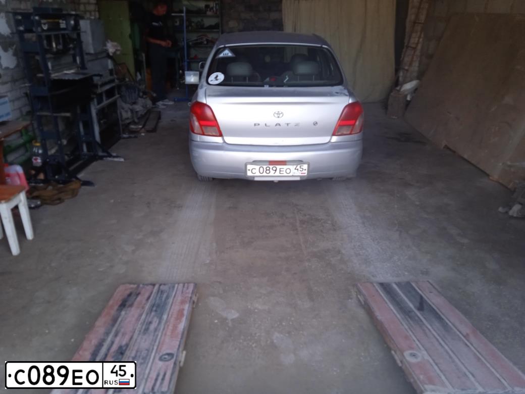 Фото автомобиля TOYOTA PLATZ, 2000 — госномер Т103НС39