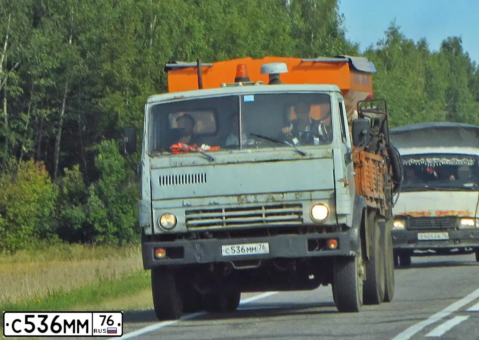 Фото автомобиля KAMAZ 5320 /6X4/, 1991 — госномер С536ММ76. Цвет: СВЕТЛО-СЕРЫЙ