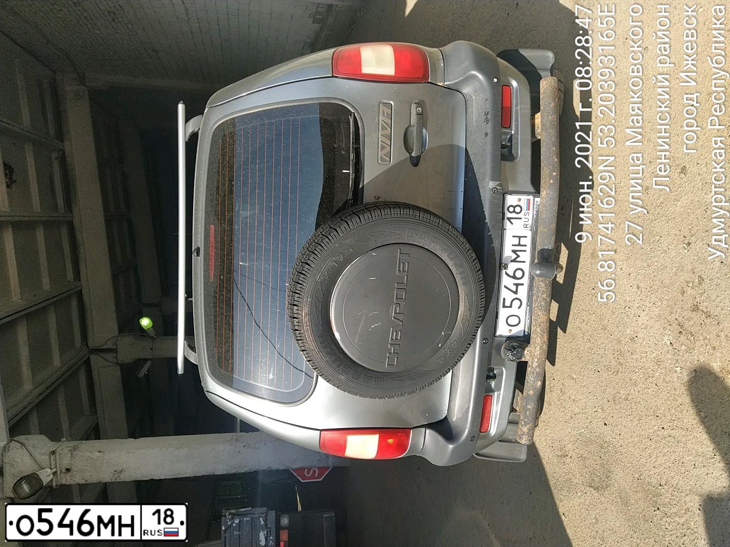 Фото автомобиля CHEVROLET NIVA, 2008 — госномер Е444УЕ156. Цвет: Темно-серый металлик