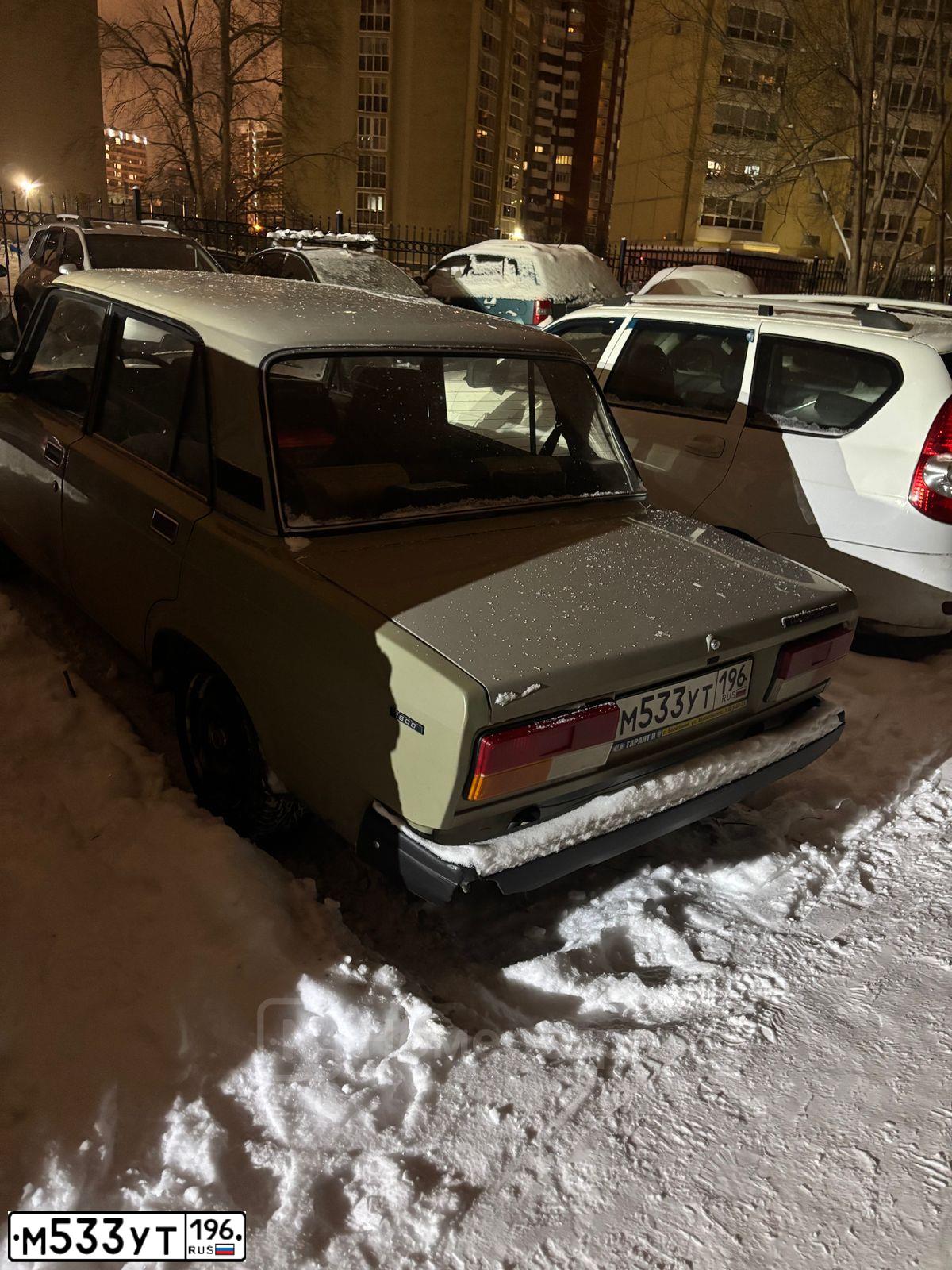 Фото автомобиля LADA 2107, 2003 — госномер М533УТ196. Цвет: БЕЖЕВО-ЗЕЛЕНЫЙ