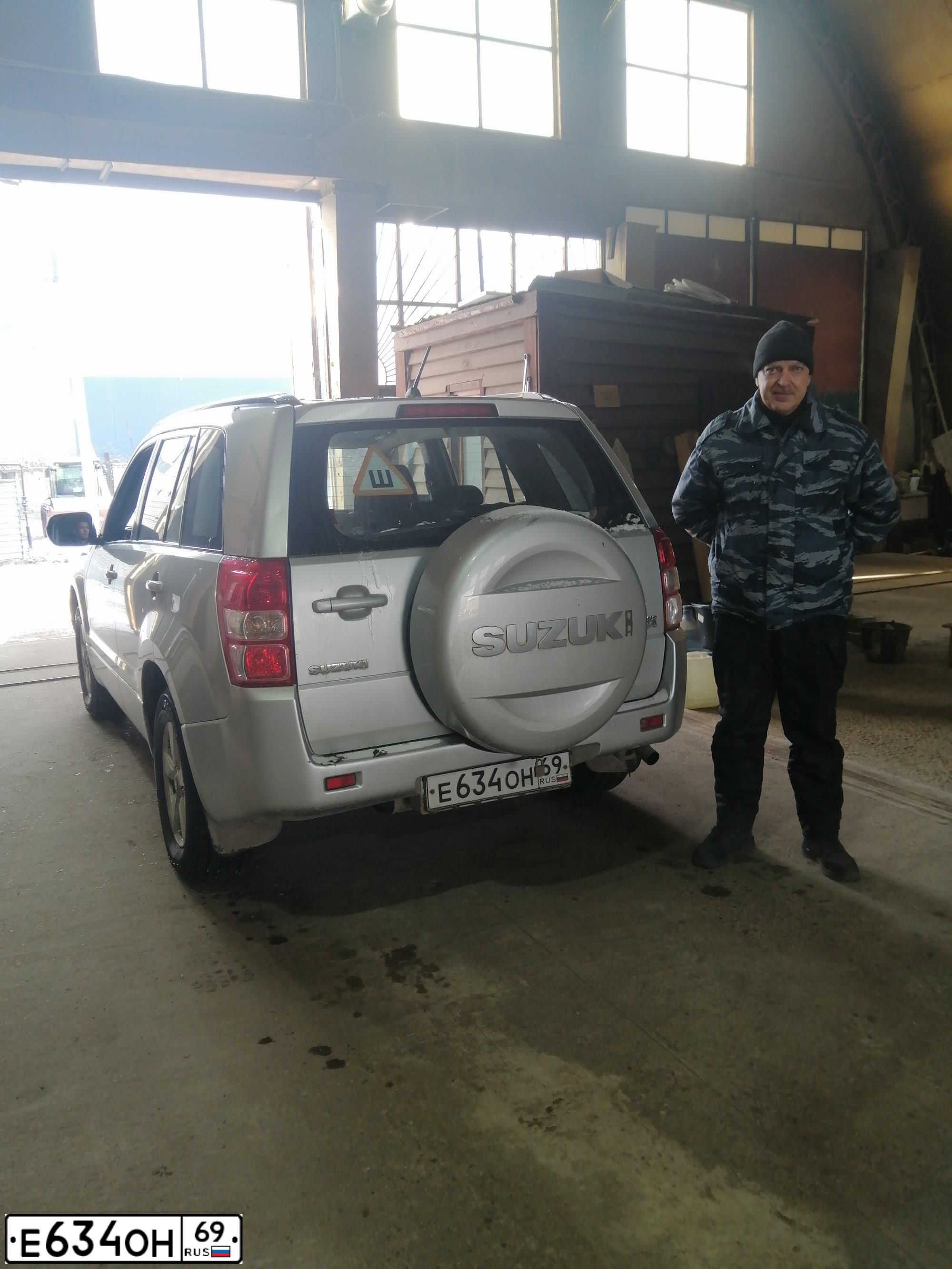 Фото автомобиля SUZUKI GRAND VITARA, 2011 — госномер Е727УЕ69. Цвет: Серебристый