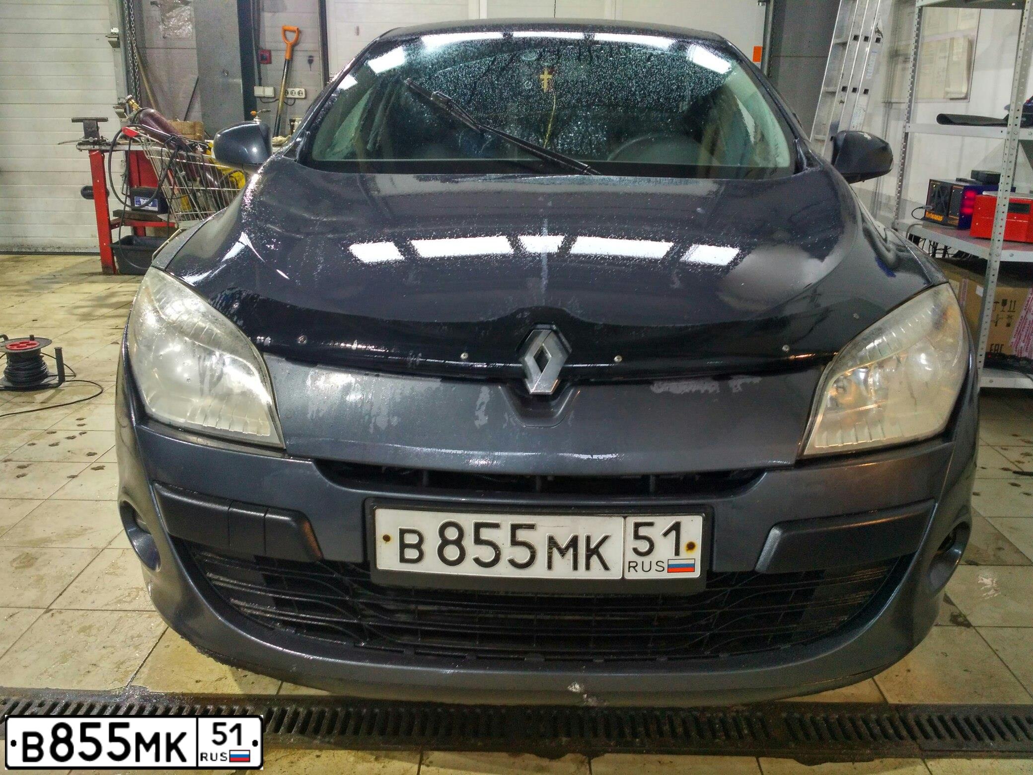 Фото автомобиля RENAULT MEGANE, 2009 — госномер М268РВ198. Цвет: ЧЕРНЫЙ