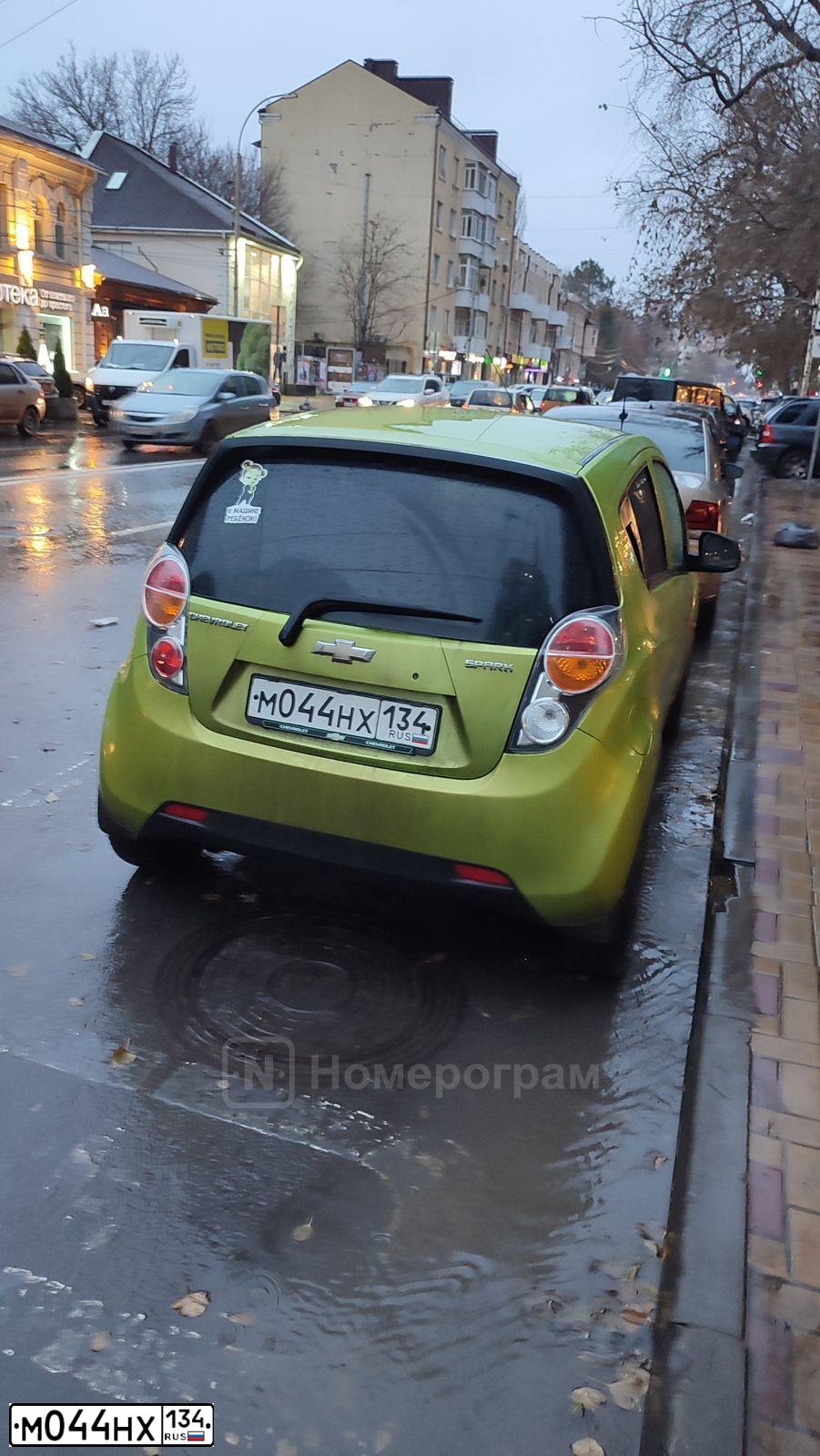 Фото автомобиля CHEVROLET SPARK, 2012 — госномер О854МВ134. Цвет: САЛАТОВЫЙ