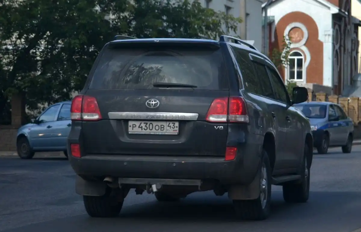Фото автомобиля LADA 2107, 2008 — госномер Р430ОВ43. Цвет: ТЕМНО-СИНИЙ